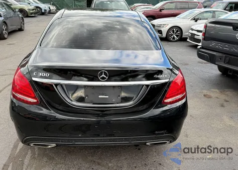 2018 Mercedes-Benz C 300 4Matic из США, поврежденный, VIN 55SWF4KBXJU276802